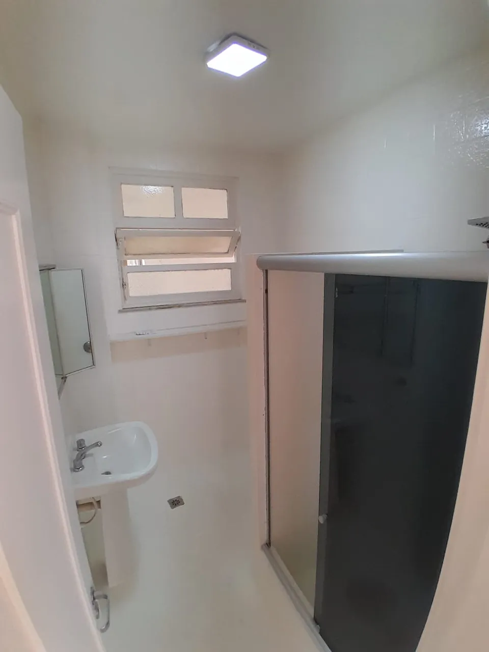 Unfurnished 2-bedroom apartment with a separate kitchen — photo 20