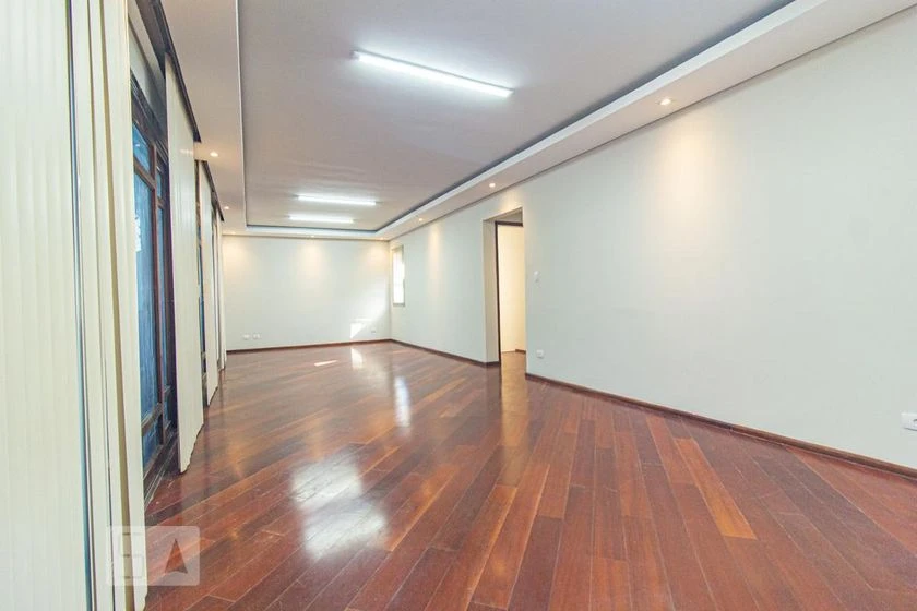 Casa com 5 quartos e churrasqueira privativa no jardim — photo 2