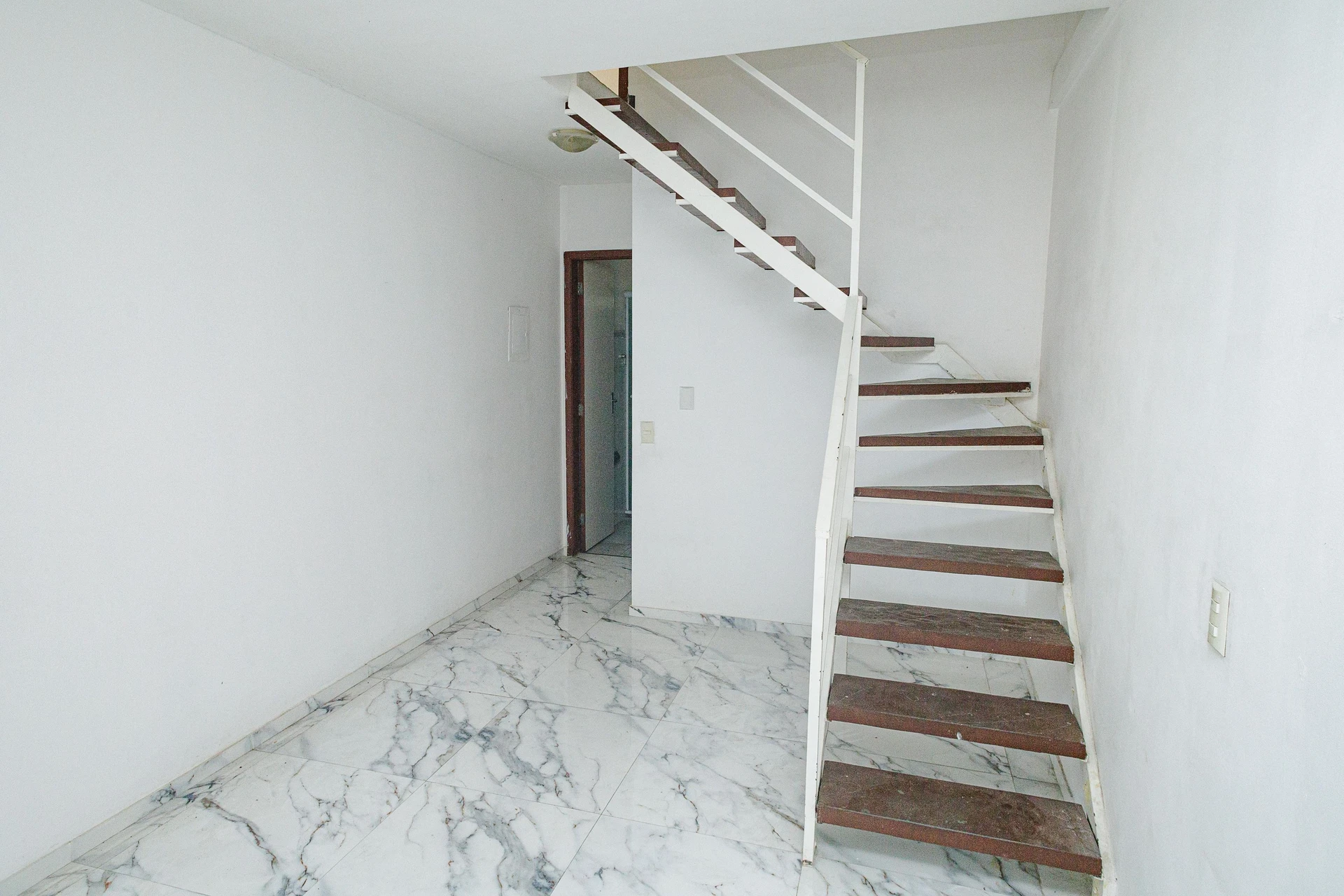 Unfurnished house with 2 bedrooms and a backyard — photo 20