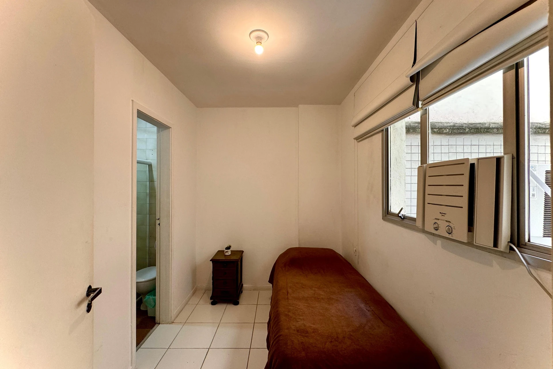 Furnished apartment, 96 m², with a glass-enclosed balcony — photo 23