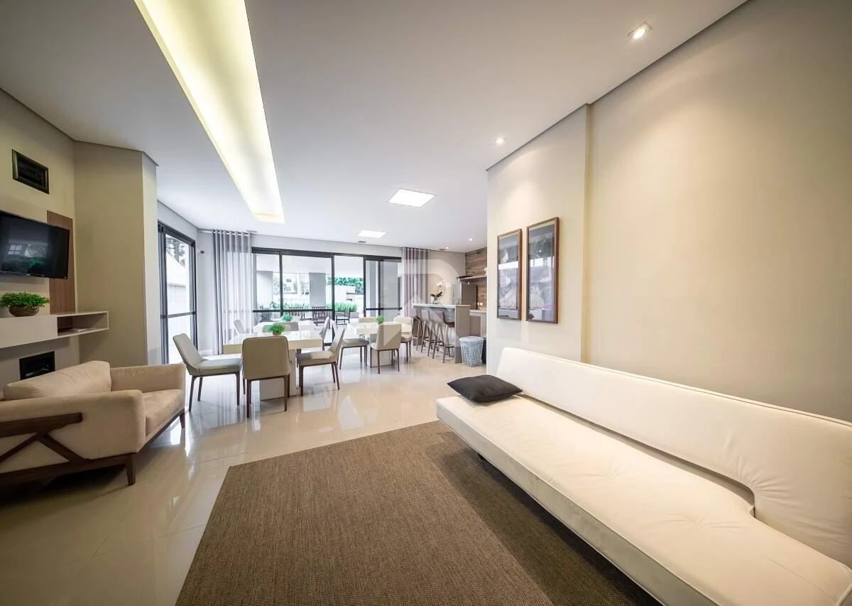 Furnished apartment, 150 m², with a glass-enclosed balcony — photo 33