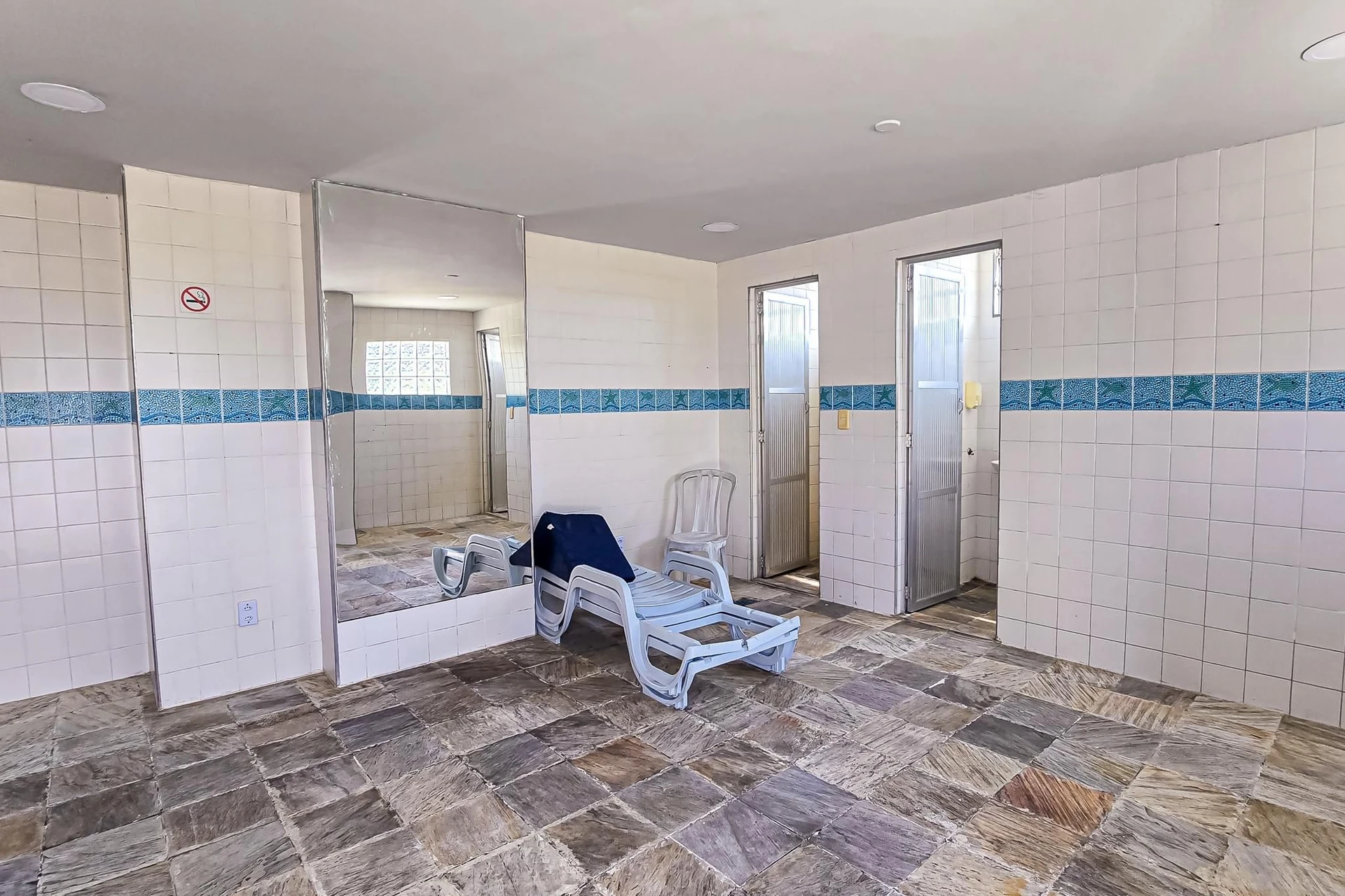 2-bedroom apartment in a building with a sauna — photo 12