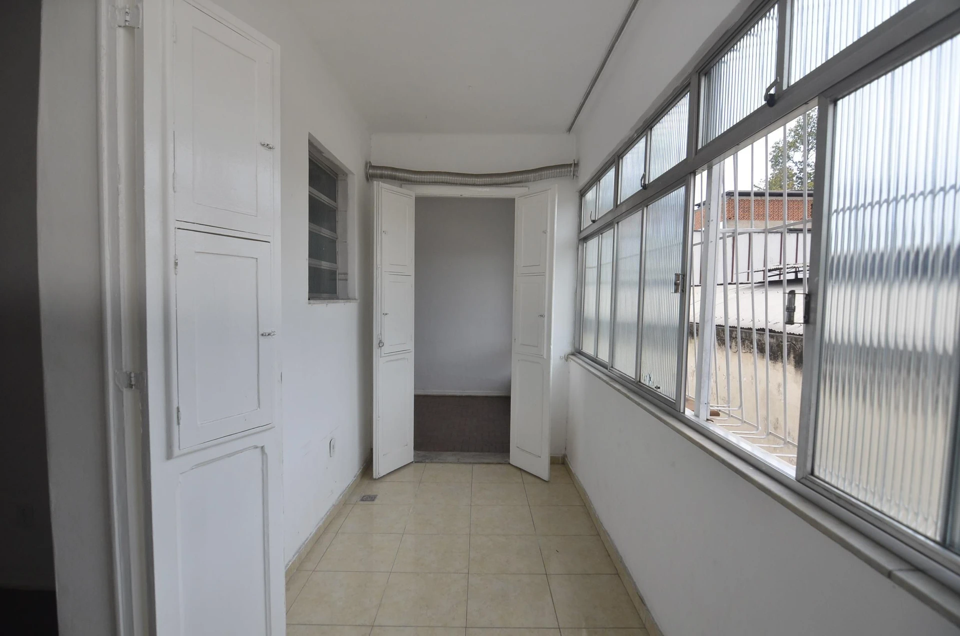 Apartment, 85 m², with wood or laminate floors — photo 9