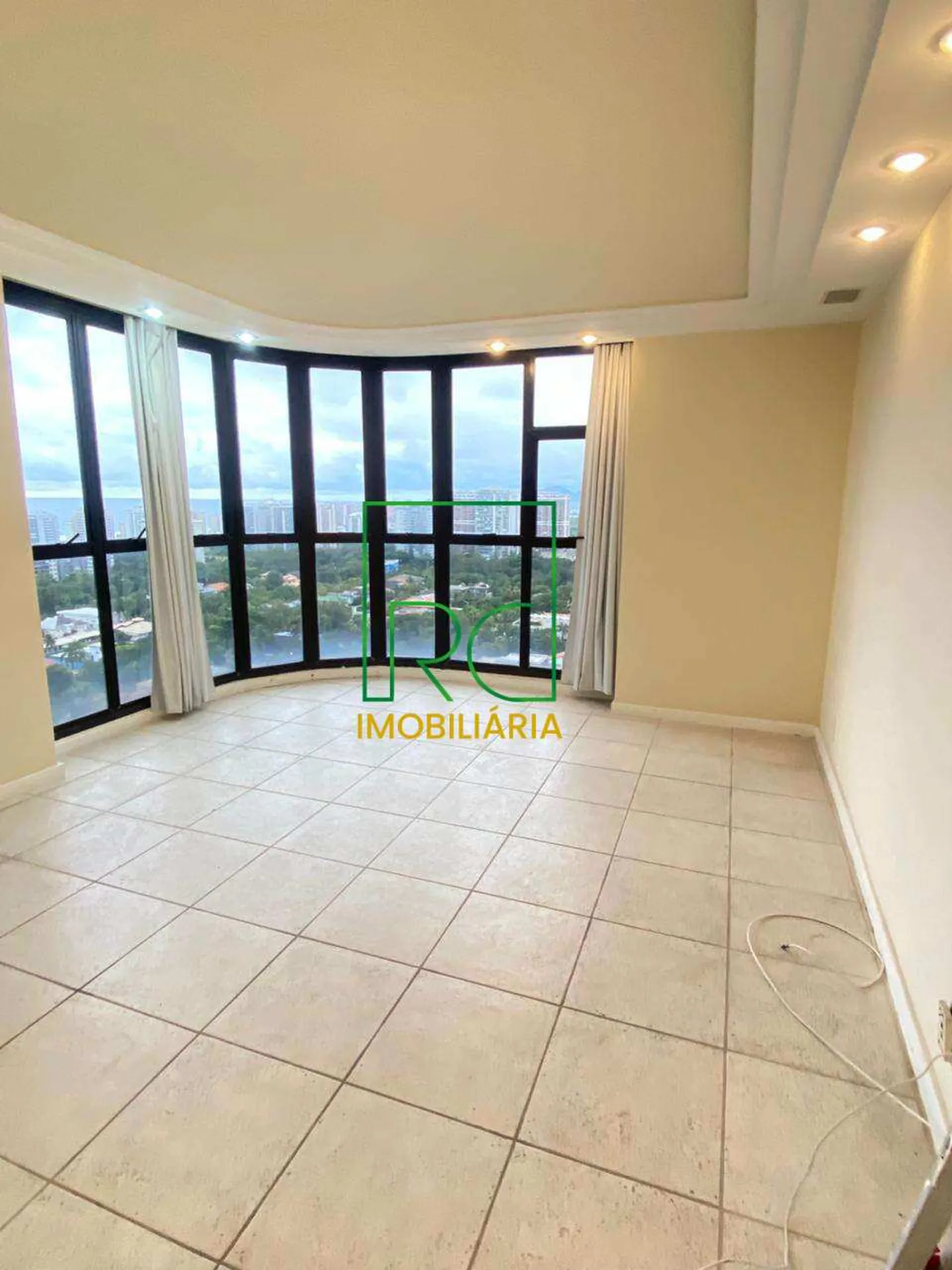 Unfurnished apartment with 3 bedrooms and water view — photo 41