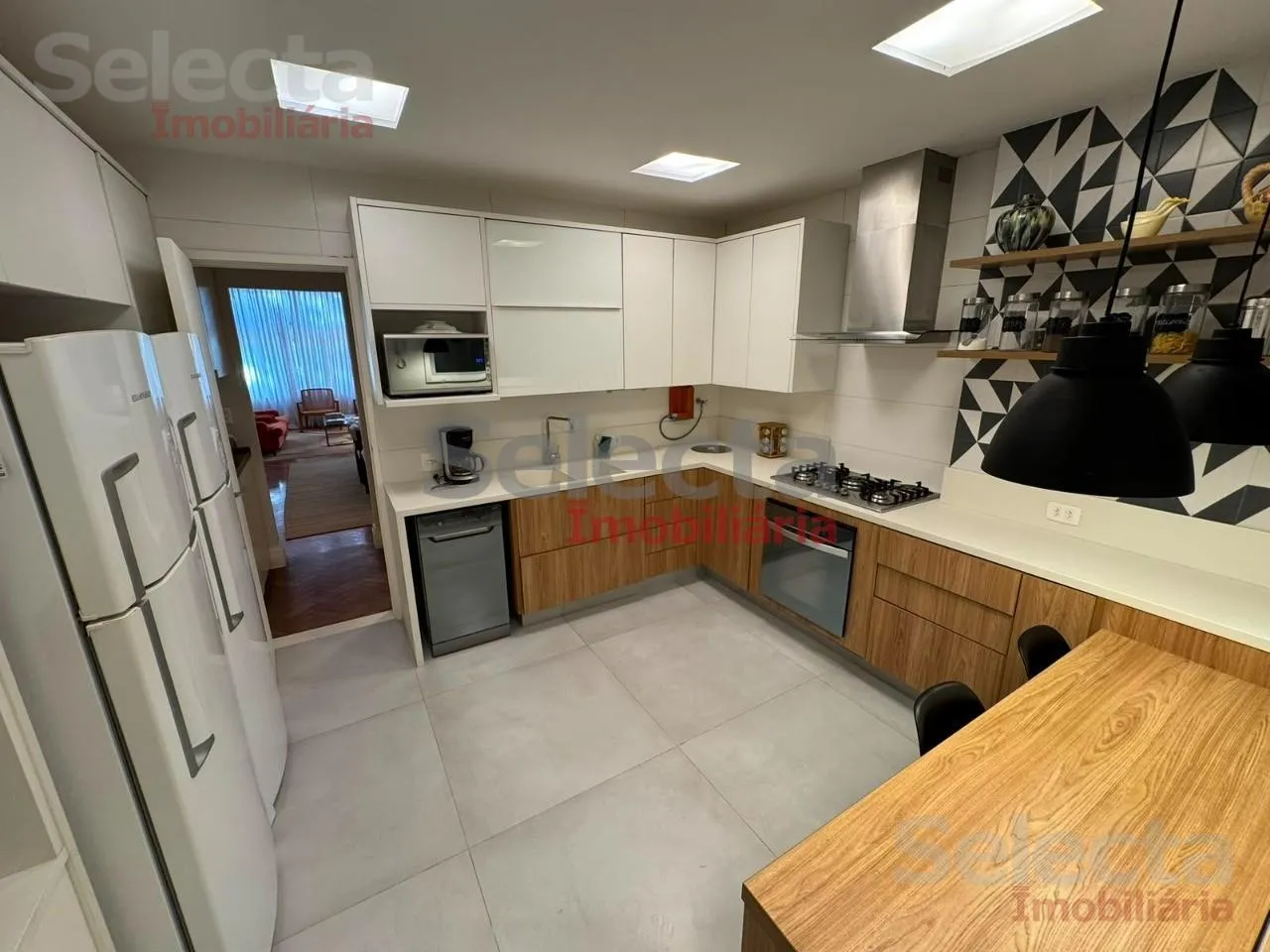 Furnished apartment with 4 bedrooms and a work desk — photo 20