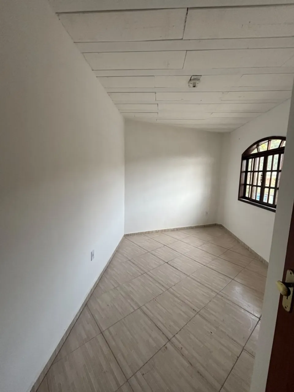 3-bedroom house with 3 bathrooms and glass showers — photo 3