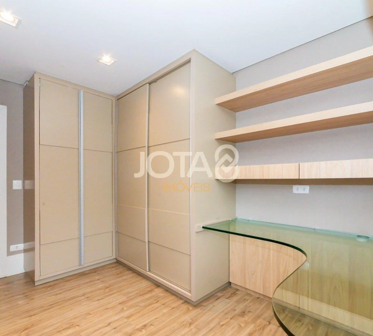 Furnished apartment, 79 m², with a home office — photo 40