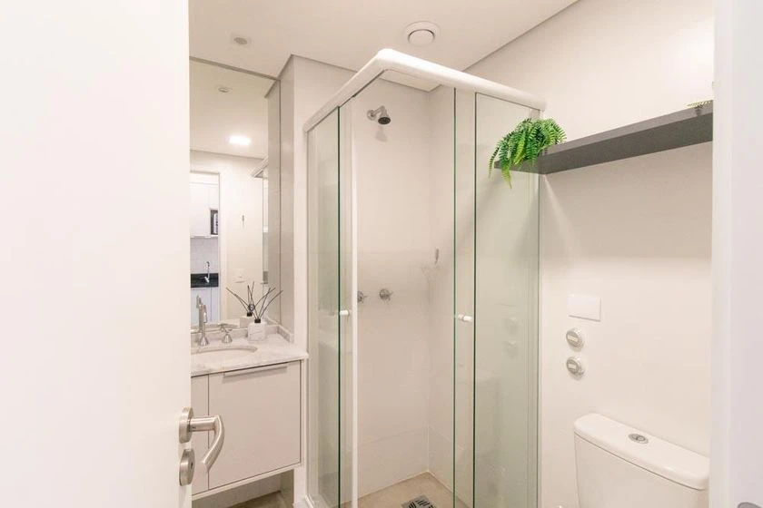 Estudio amueblado con 1 dormitorio y cocina compacta — photo 4