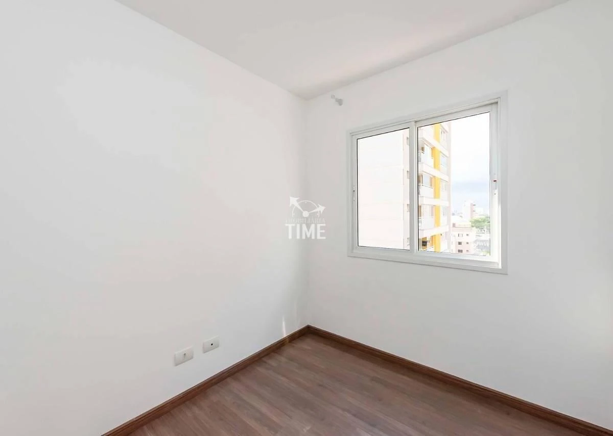 Wood or laminate floors in a 3-bedroom apartment, 69 m² — photo 34
