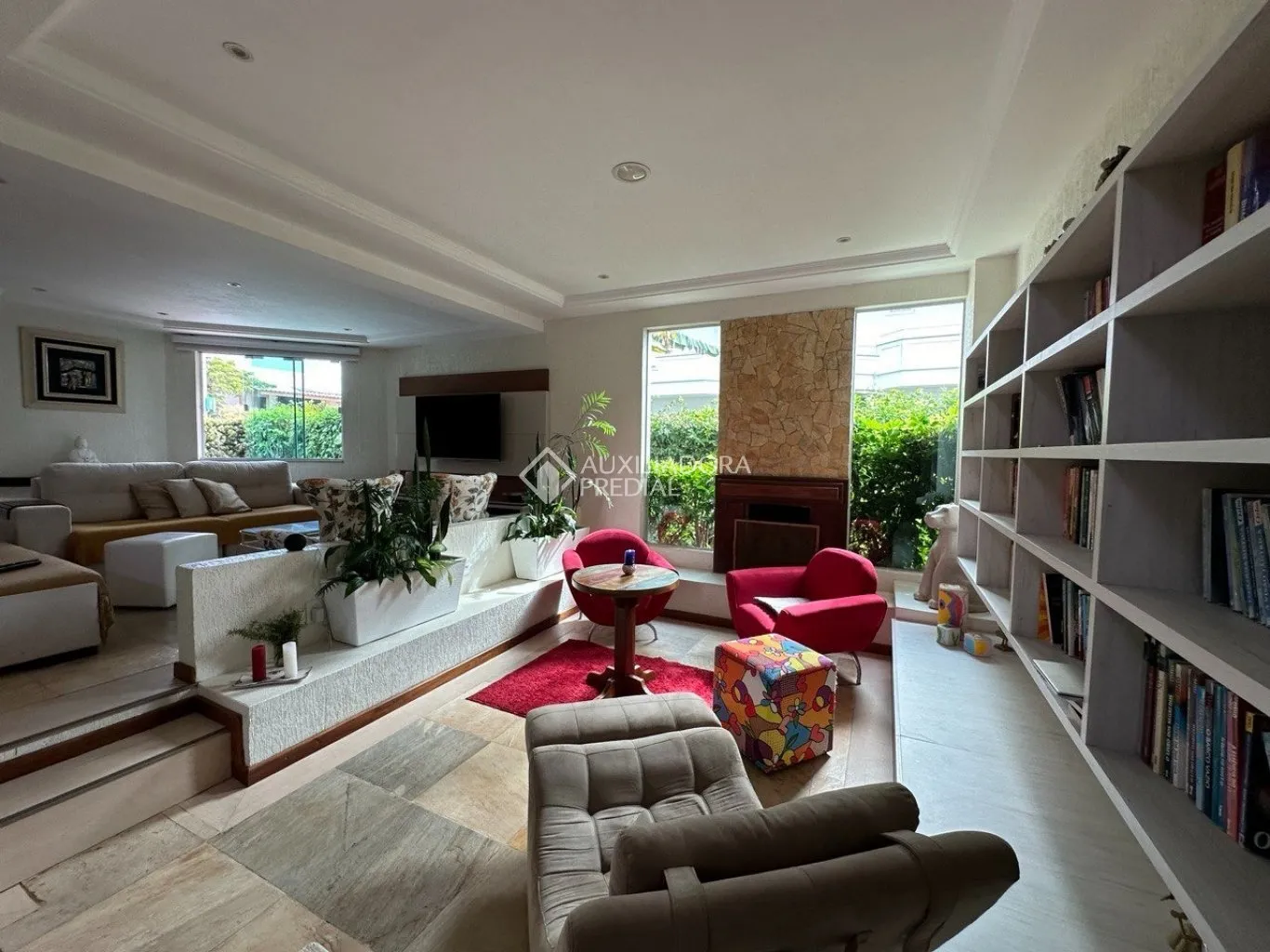 3 quartos e varanda envidraçada: casa de 288 m² — photo 21