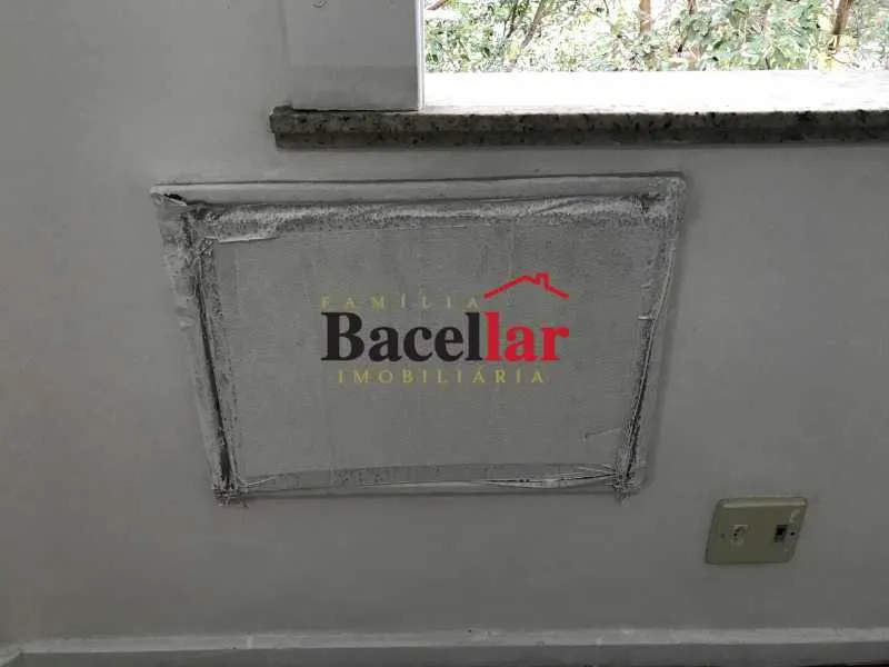 Wood or laminate floors in a one-bedroom apartment, 50 m² — photo 15