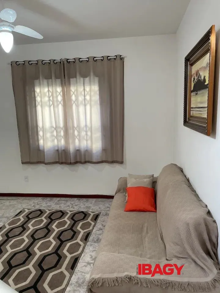 3-bedroom house with a water view in Florianópolis — photo 6