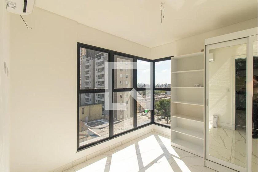 One-bedroom apartment in a building with a gym — photo 4