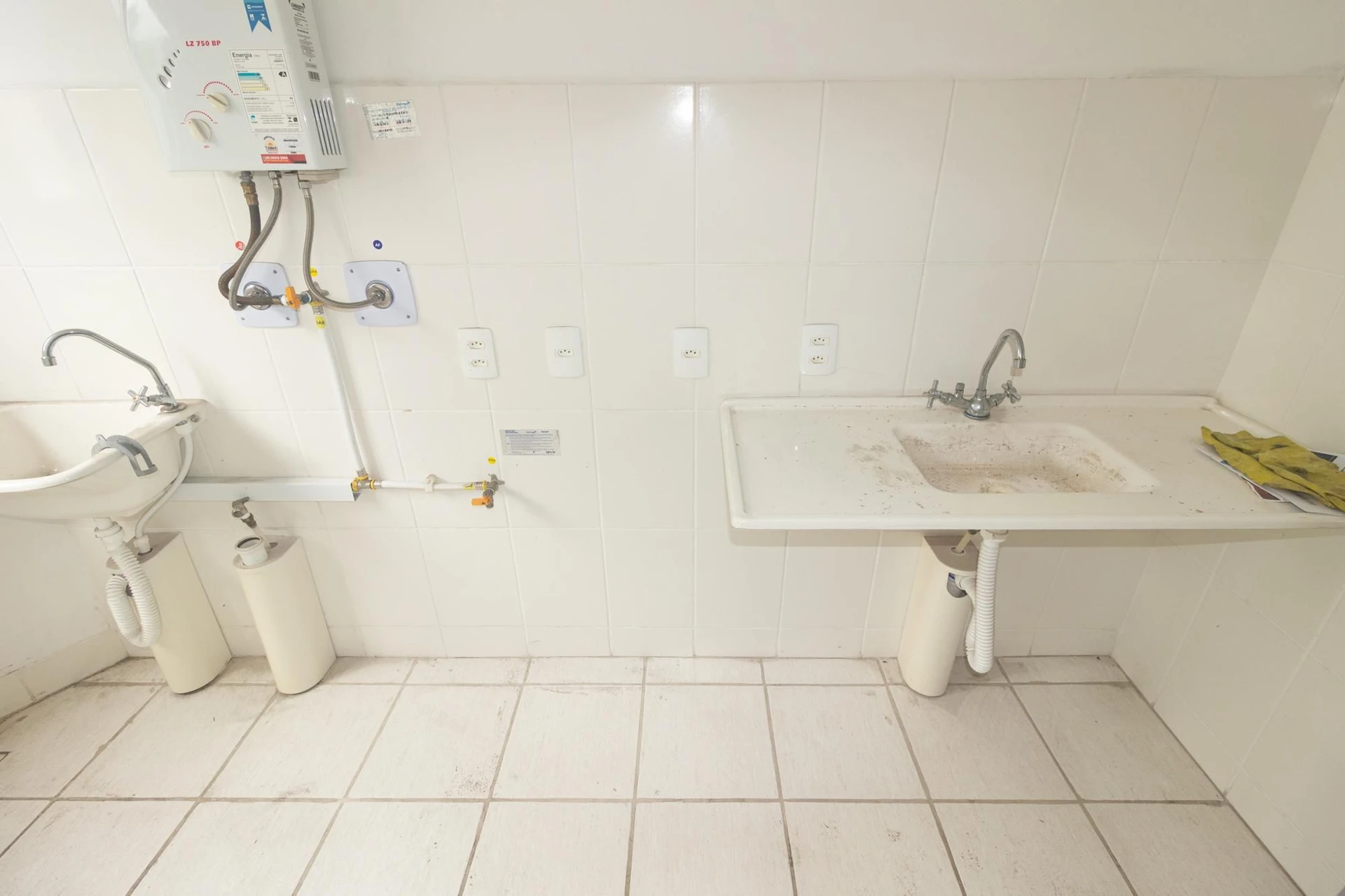 2-bedroom apartment in a building with a pool — photo 11
