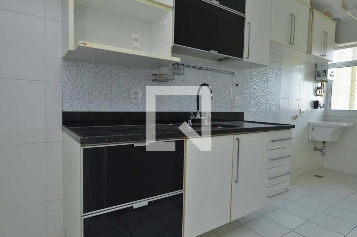 Квартира 80 м² із заскленим балконом та робочим місцем — photo 36