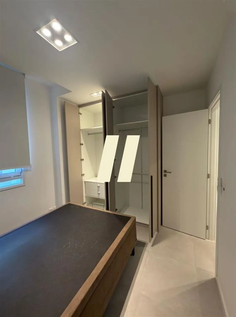 Furnished 1-bedroom apartment with no parking space — photo 3