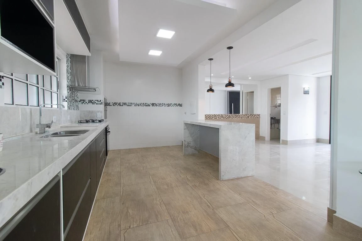 3-bedroom house with a jacuzzi — photo 11