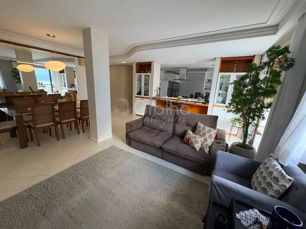 Furnished 3-bedroom apartment with an open-plan kitchen — photo 22
