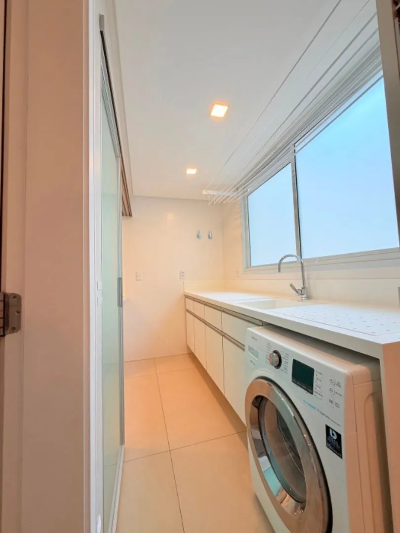 140 m² apartment with 3 bedrooms and a closed balcony — photo 13