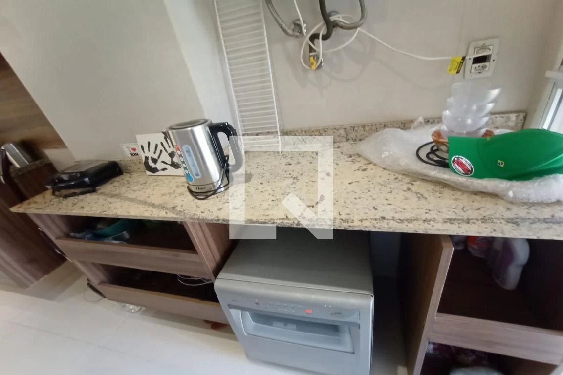 Furnished 3-bedroom apartment with 3 bathrooms and balcony — photo 20