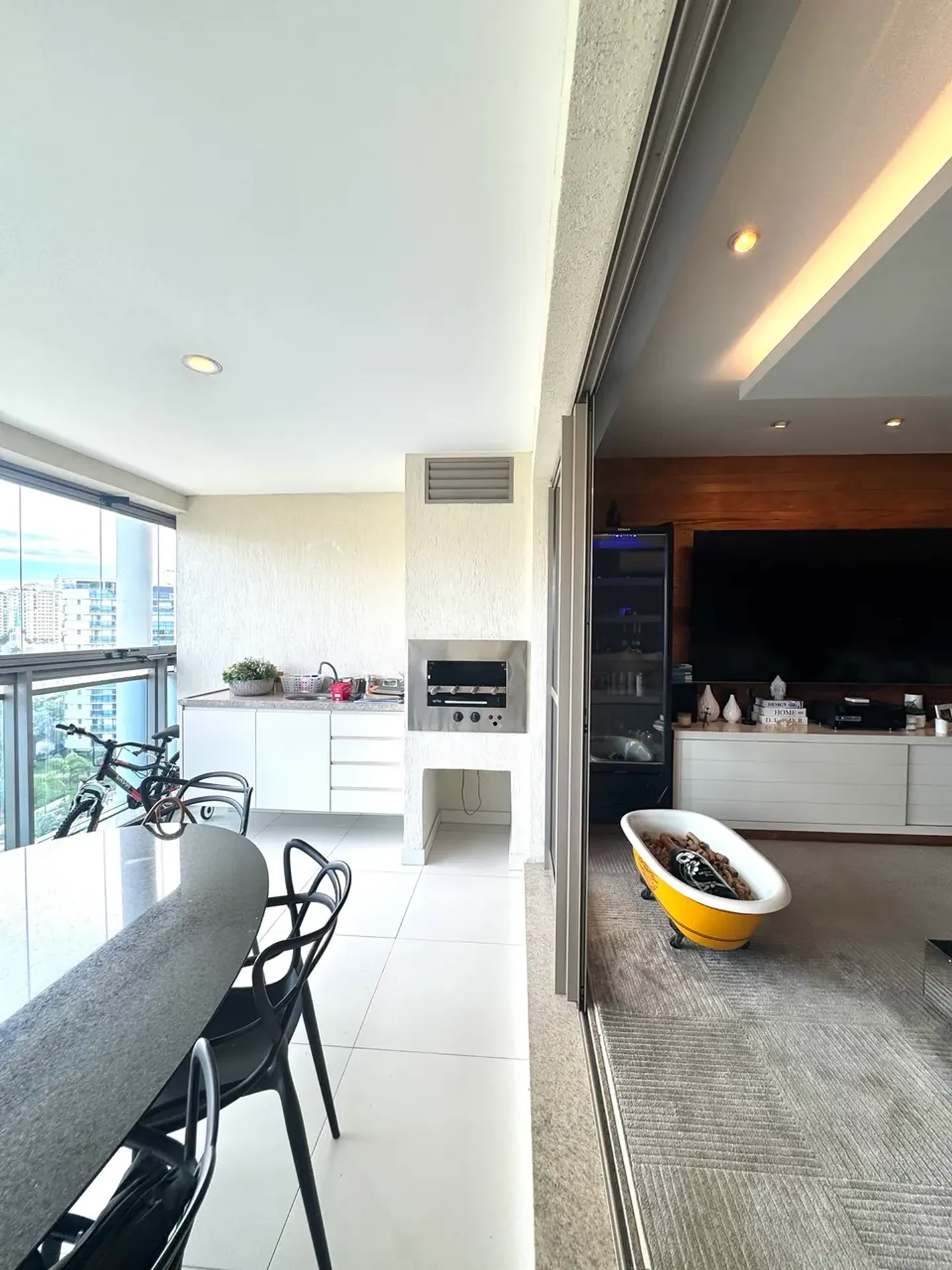 4-bedroom apartment with a private BBQ — photo 10