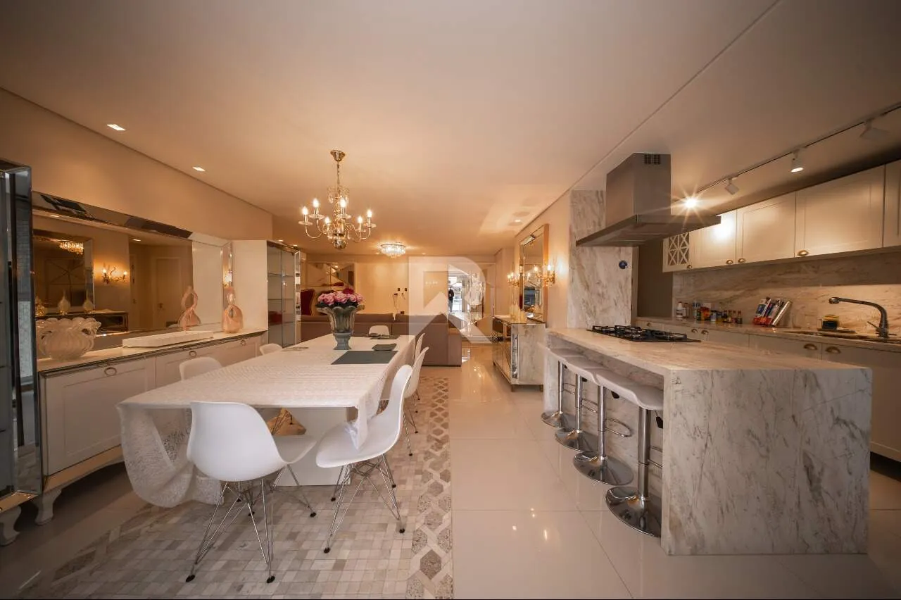 Apartamento mobiliado com 3 suítes e 130 m²