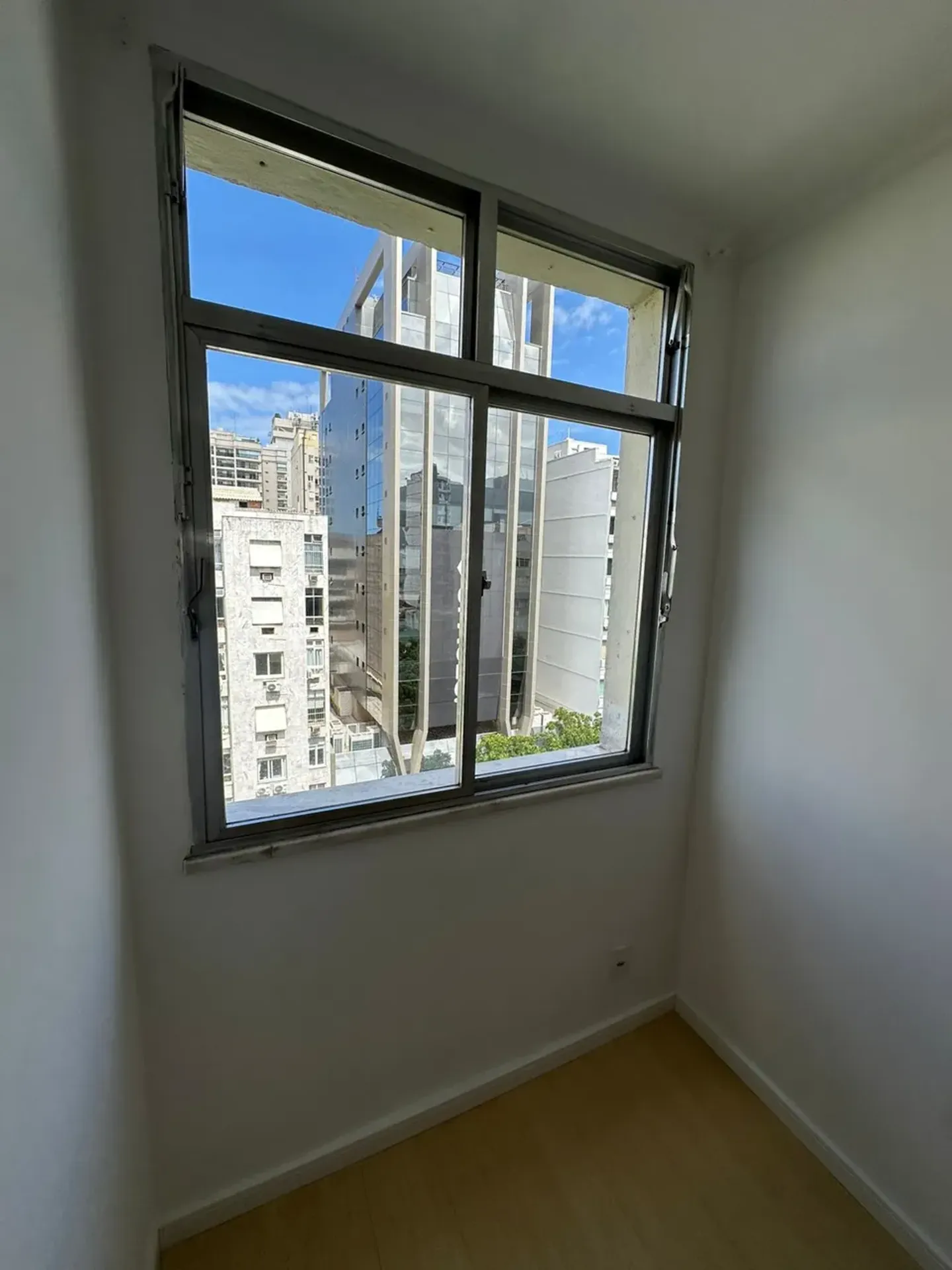 Apartment with a closed kitchen and gas stove; 2 bedrooms — photo 23
