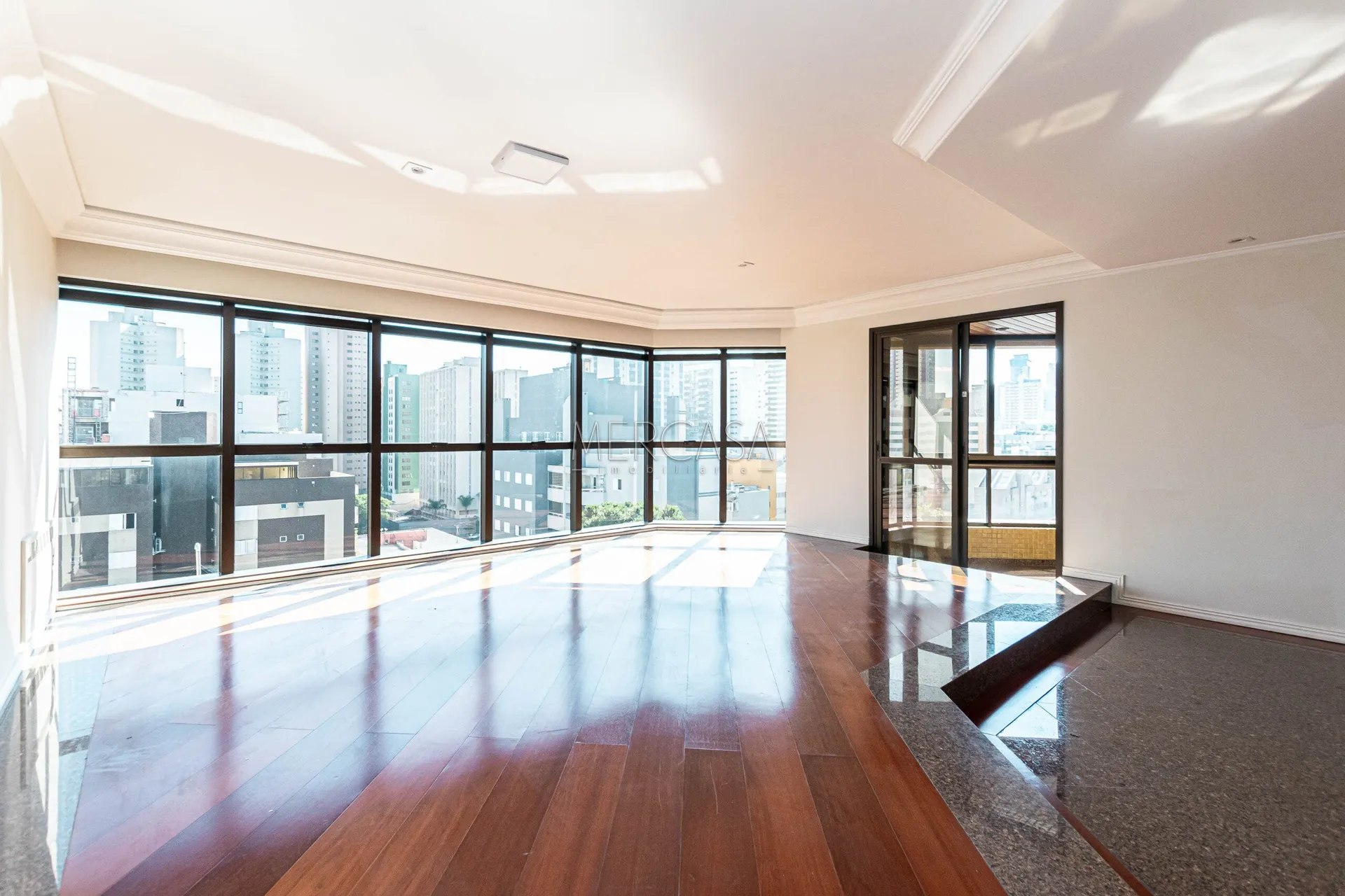 Apartamento com 3 quartos, 5 banheiros e 4 vagas — photo 2