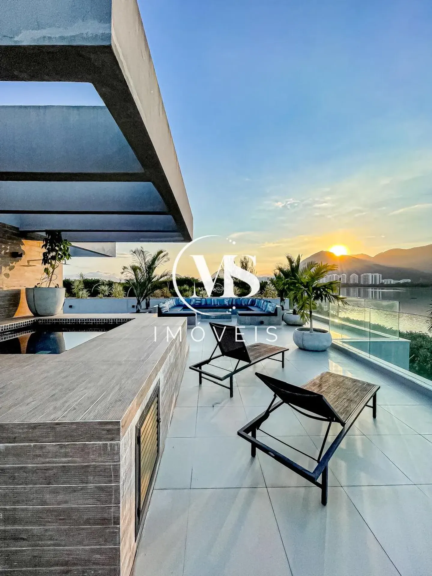 Jacuzzi in a 5-bedroom house, 780 m² — photo 35