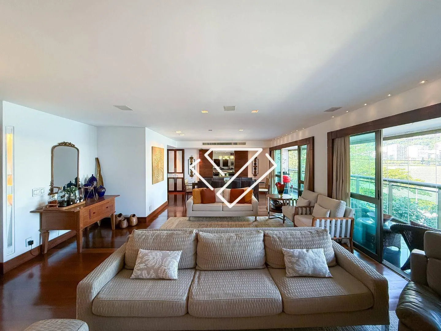 Furnished apartment with 4 en-suites and 258 m² — photo 13