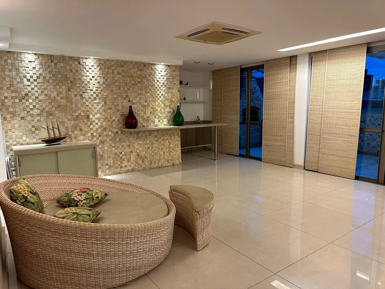 Furnished 350 m² apartment with 3 bedrooms and 6 baths — photo 36