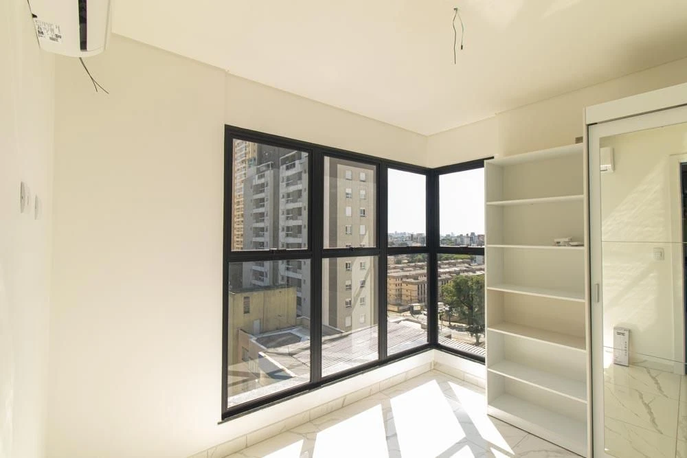 Floor-to-ceiling windows in a one-bedroom apartment, 36 m² — photo 4