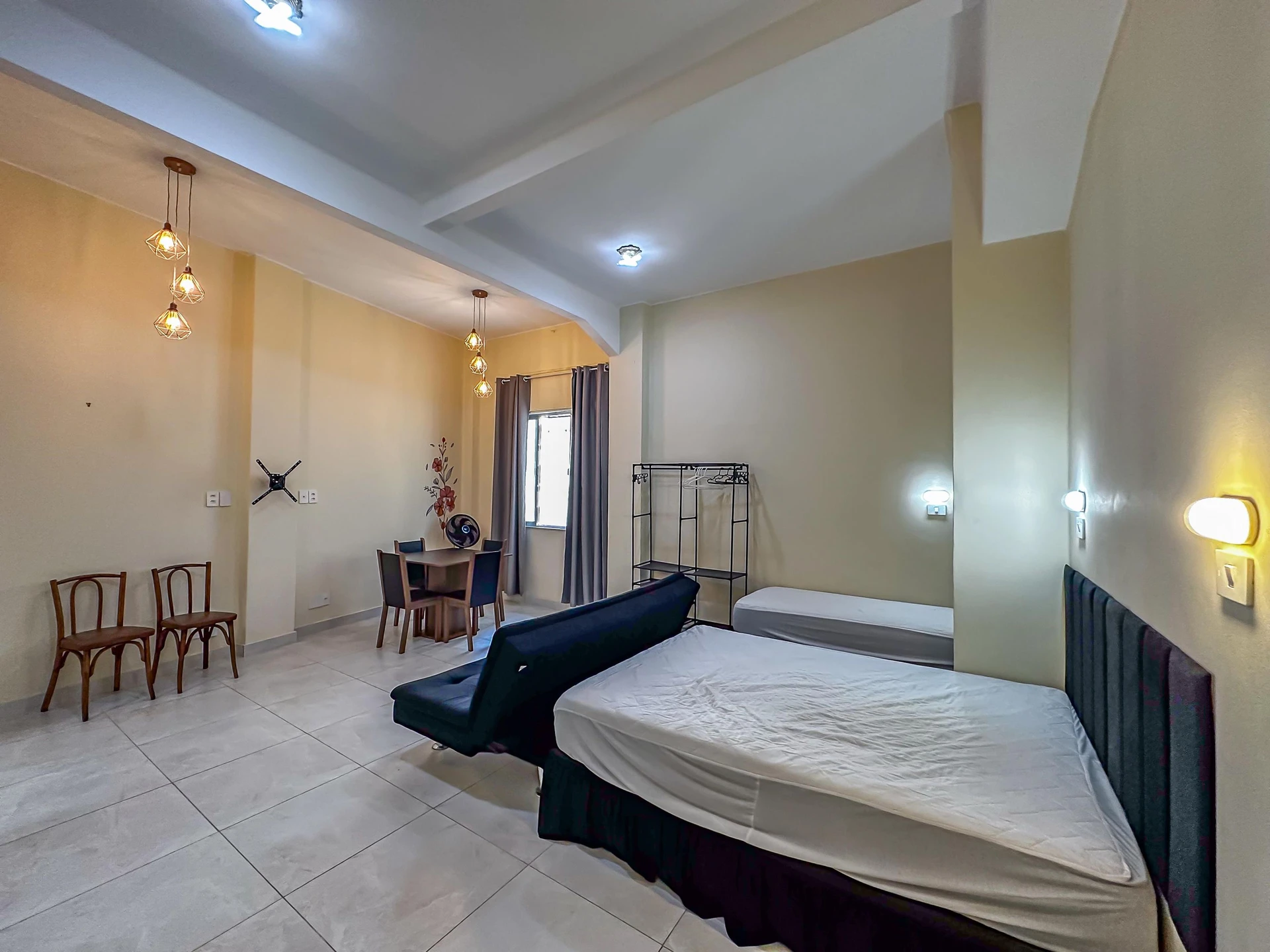 Furnished studio with 1 bedroom and 1 bathroom, no parking — photo 4