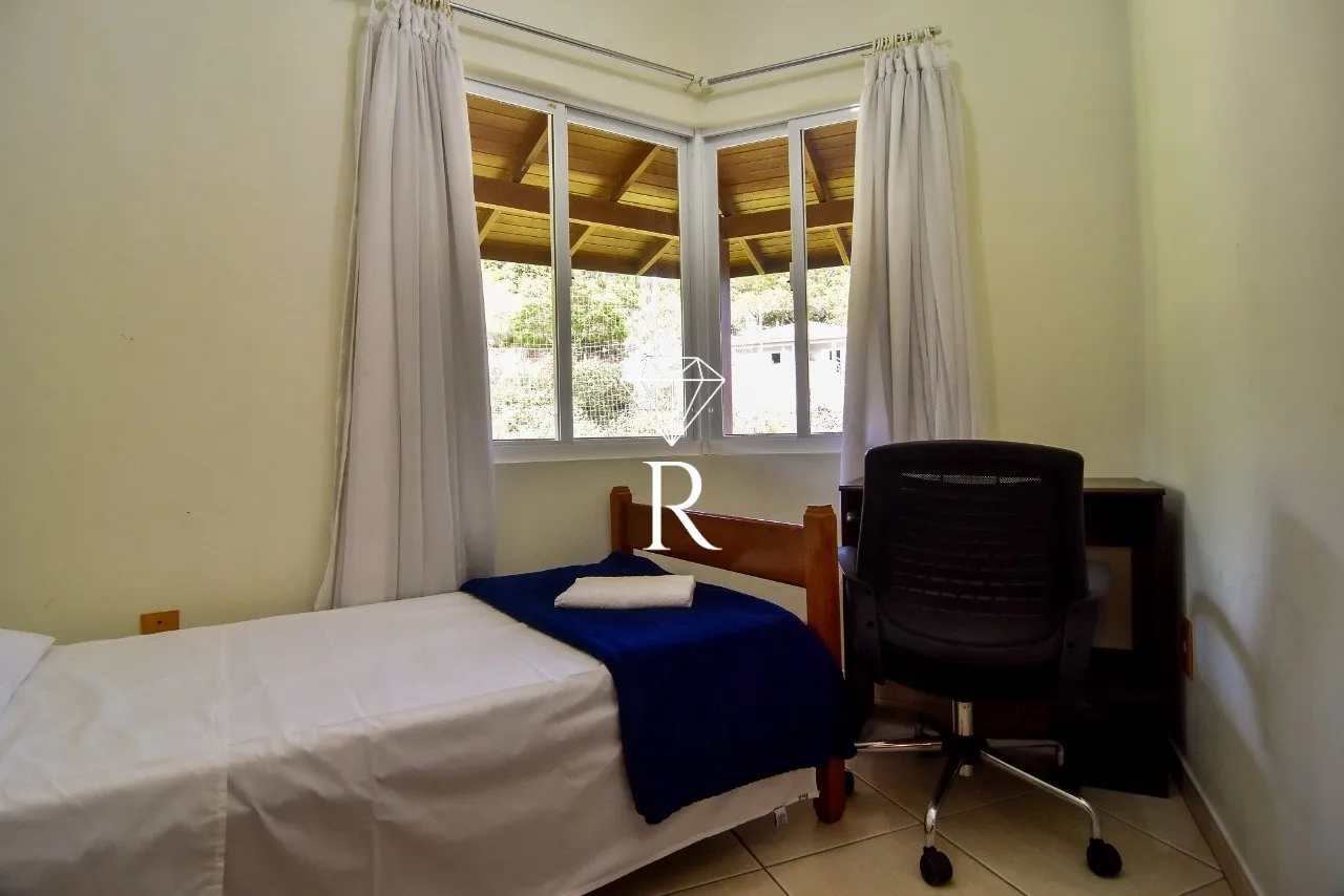 Casa tipo sítio con 4 dormitorios y 6 plazas de aparcamiento — photo 94