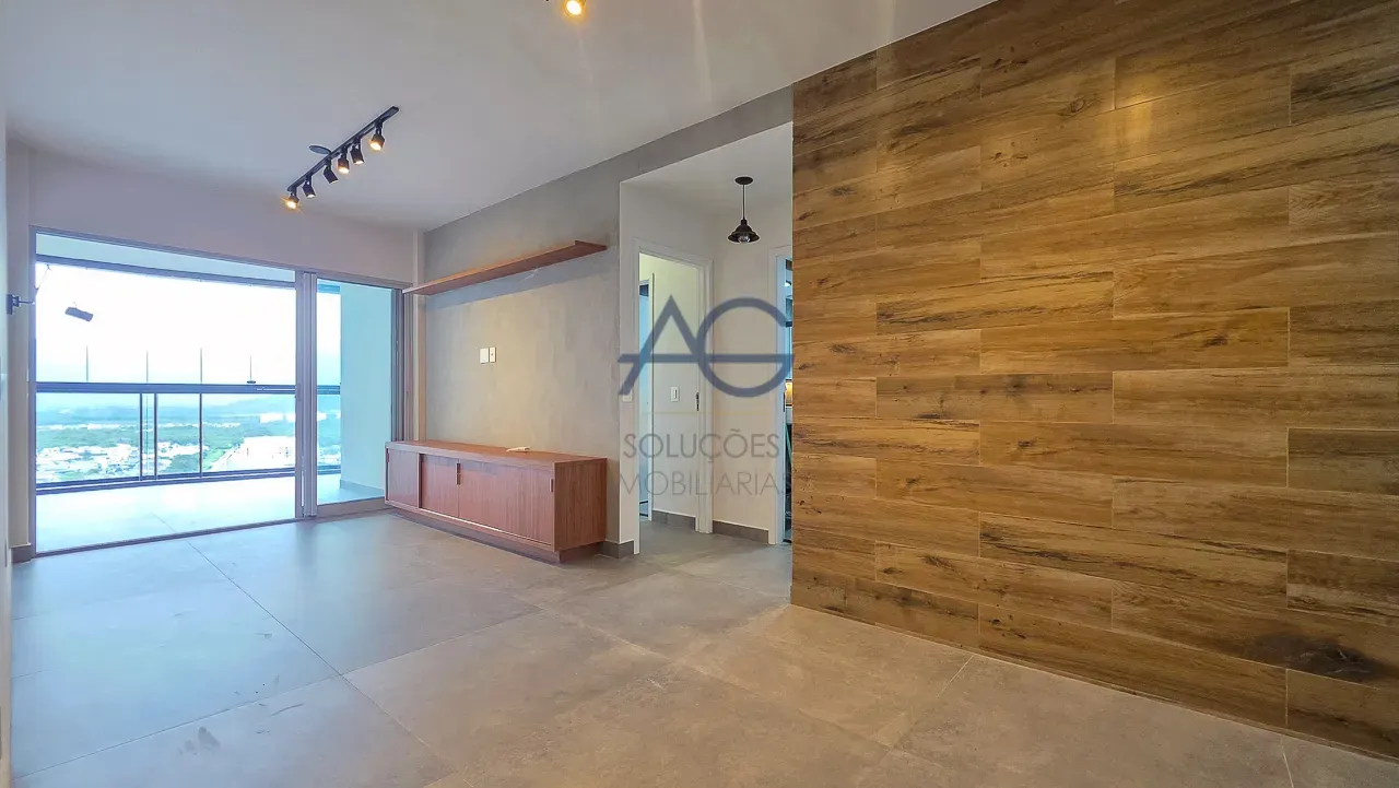 Glass-enclosed balcony in a one-bedroom apartment, 90 m²