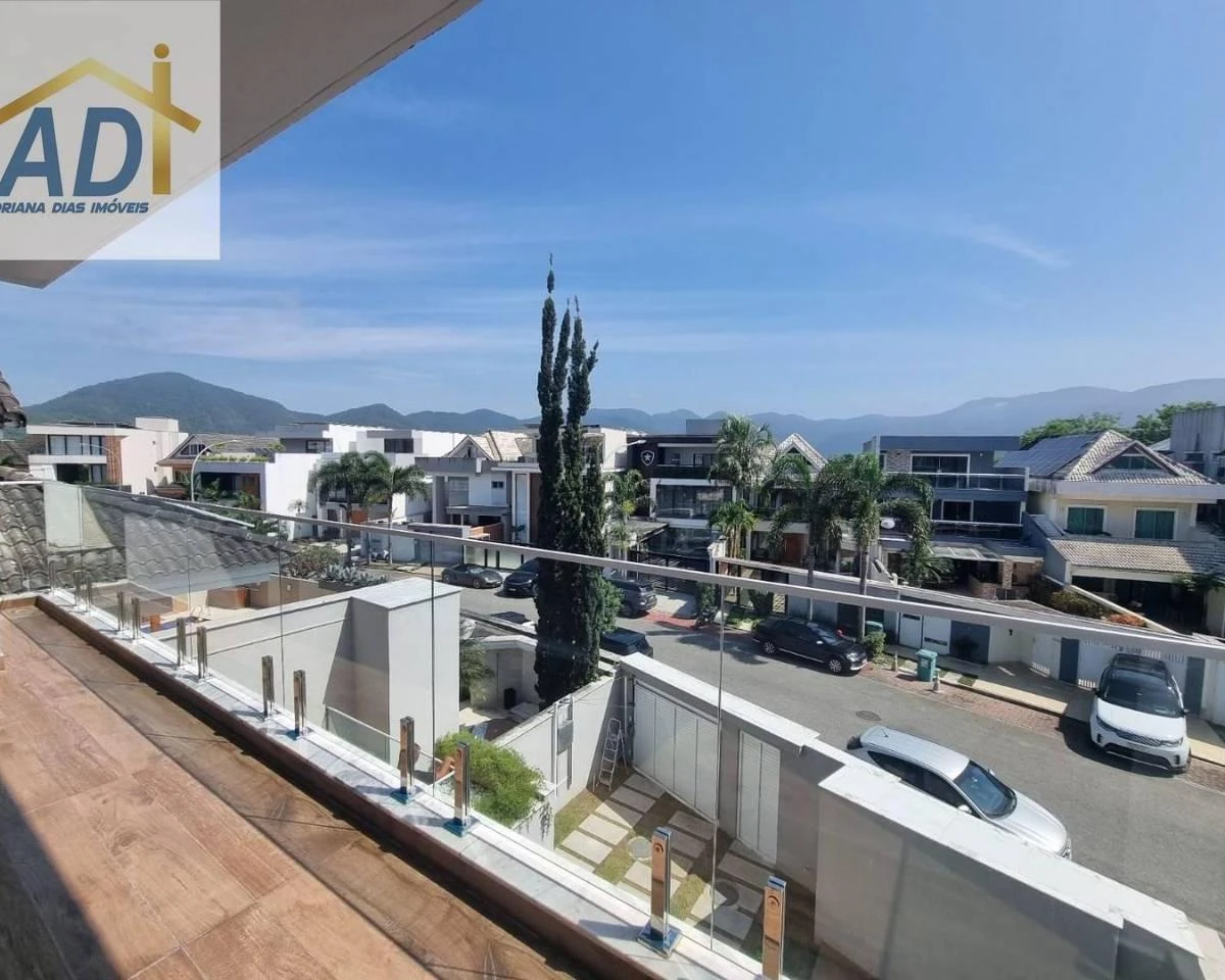 Floor-to-ceiling windows in a 6-bedroom house, 300 m² — photo 18