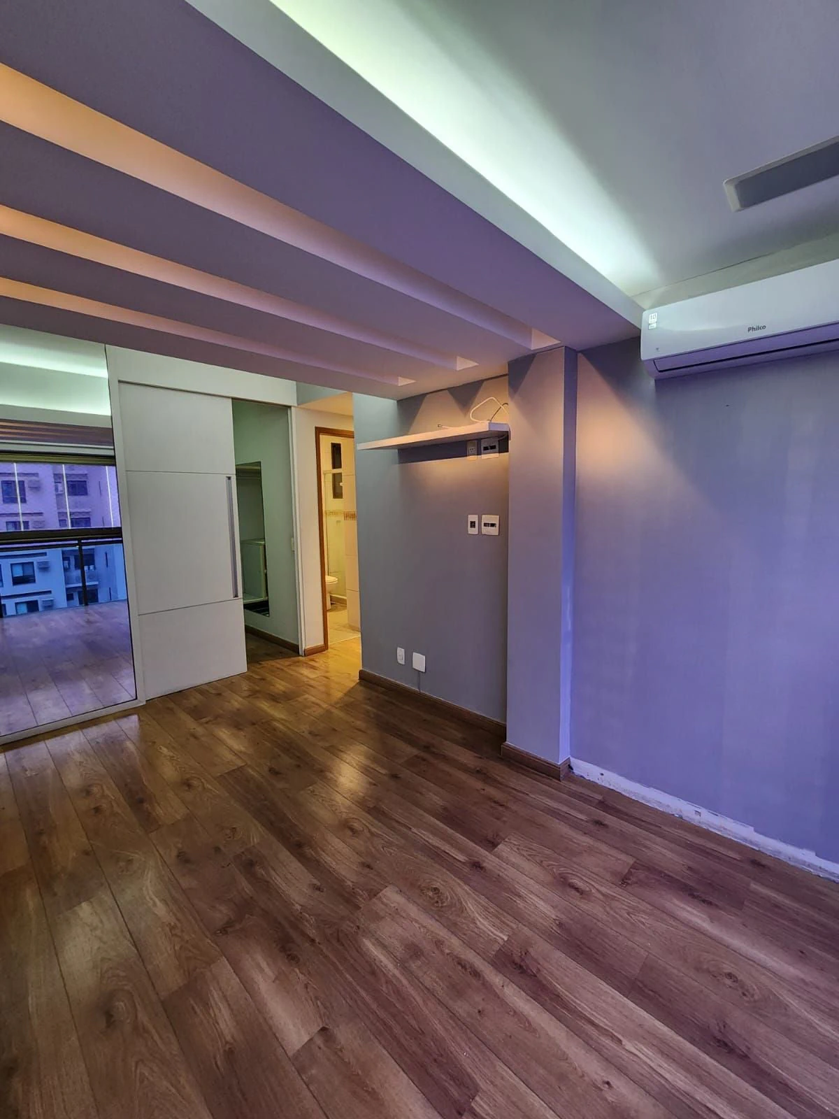 110 m² apartment with an open-plan kitchen and balcony — photo 3