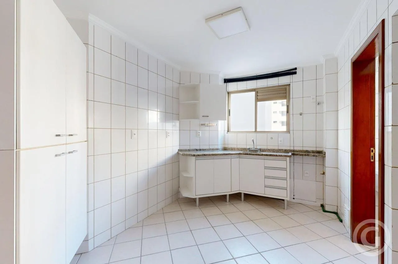 Apartamento de 116 m² con 4 dormitorios y 1 suite — photo 2
