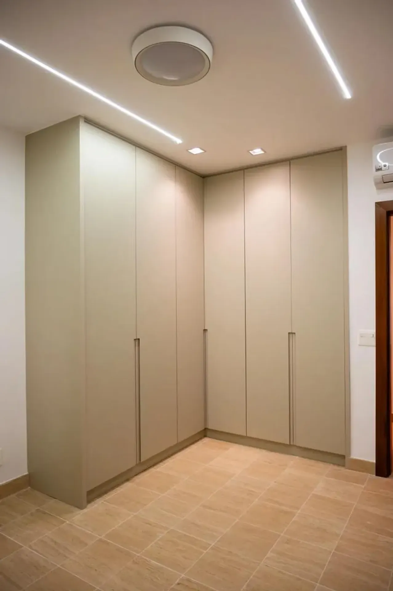 5-bedroom apartment, 1 with its own bathroom, 218 m² — photo 32