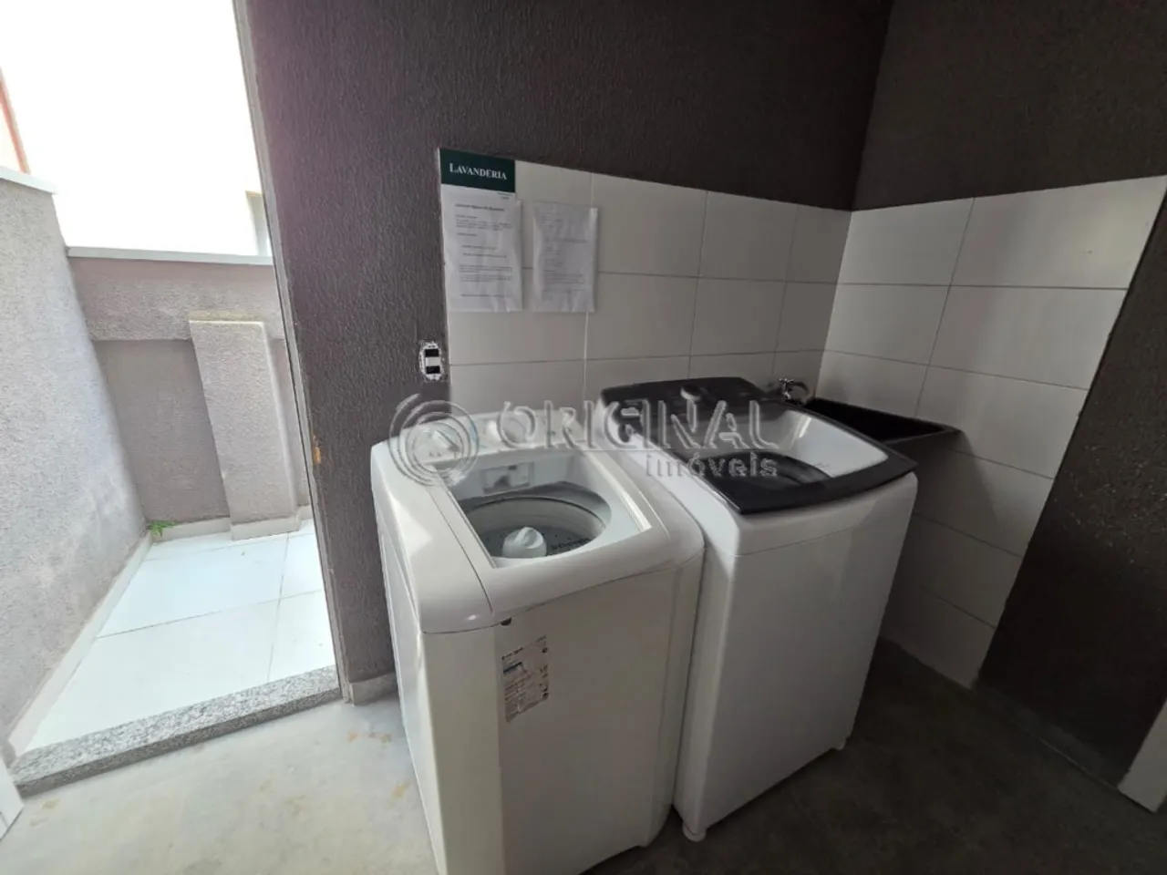 Furnished 1-bedroom apartment with compact kitchenette — photo 11