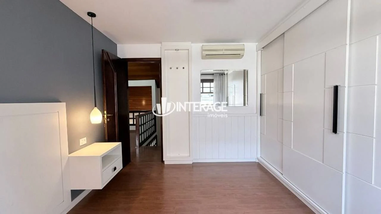 3-bedroom house with a bathtub — photo 13