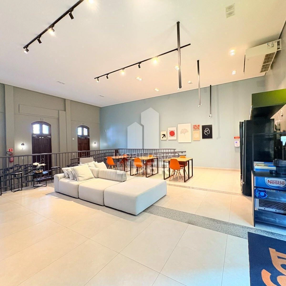 One-bedroom apartment in a building with a coworking space — photo 20
