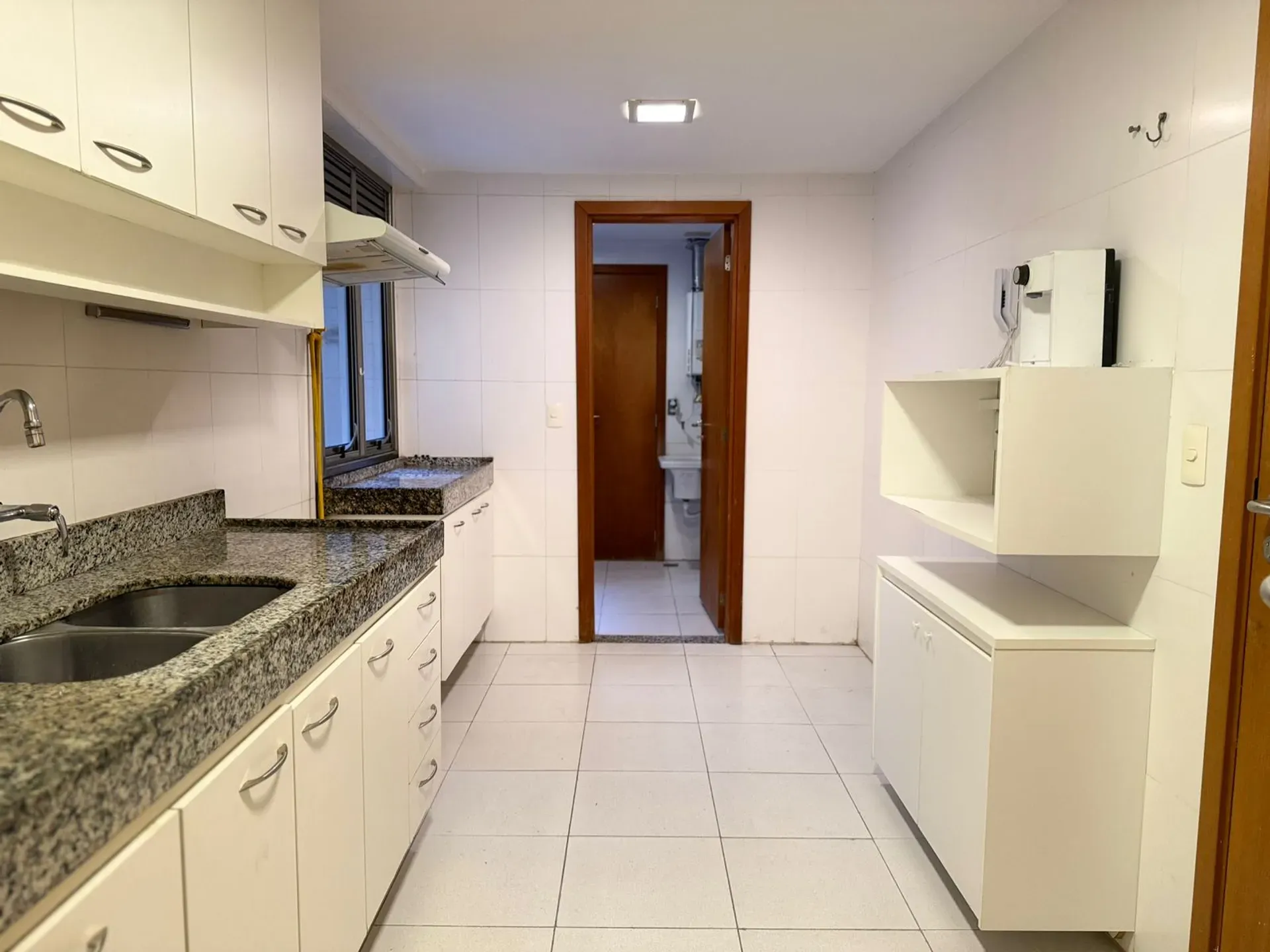 Apartamento com 4 quartos e 5 banheiros, 193 m² — photo 16