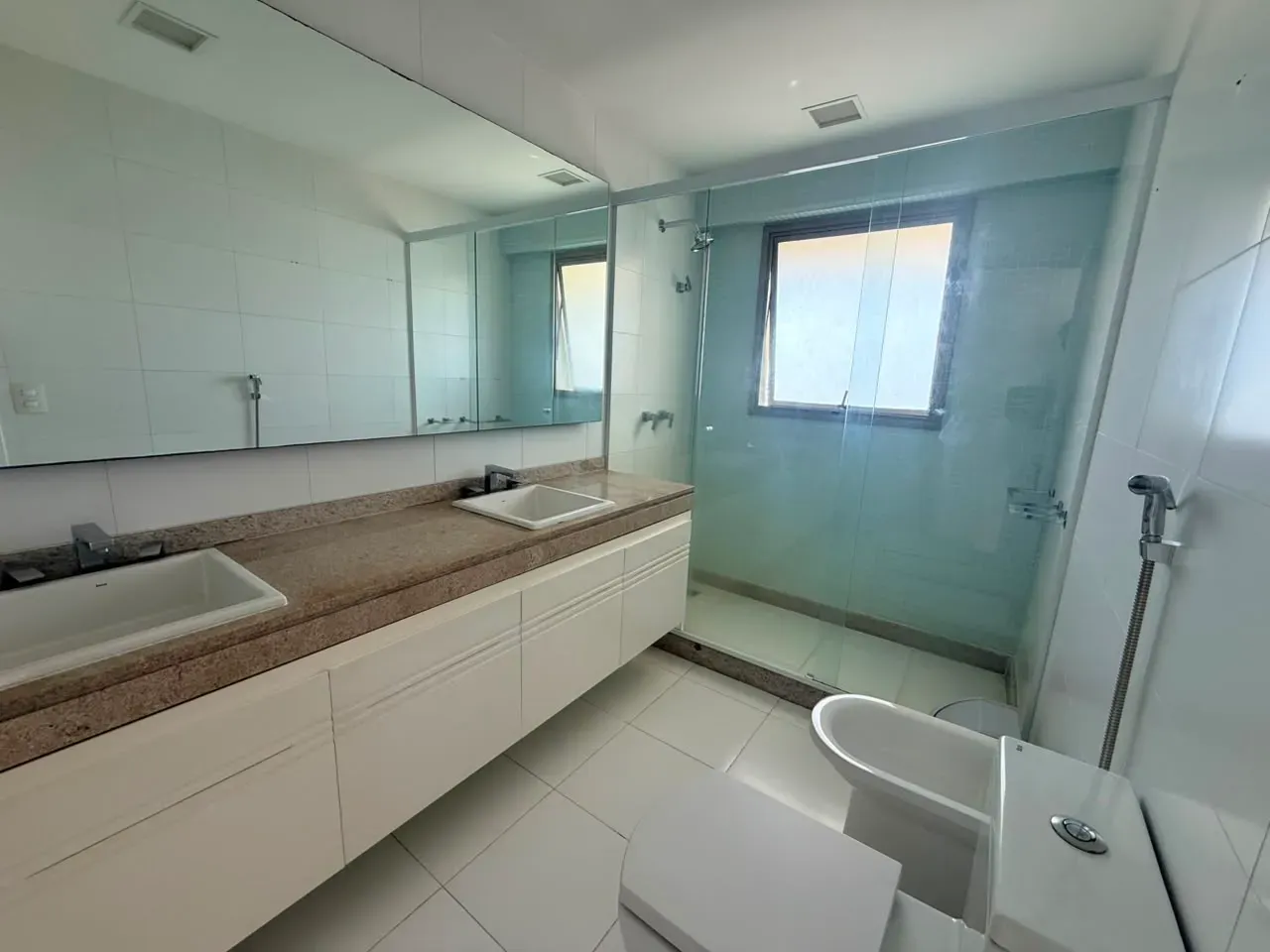 4-bedroom apartment with 5 bathrooms and open-plan gas kitchen — photo 27