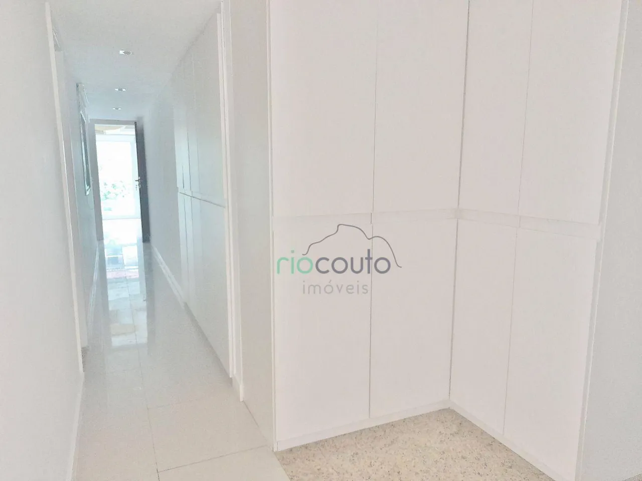 Apartamento de 4 dormitórios com 5 banheiros e área 198 m² — photo 3