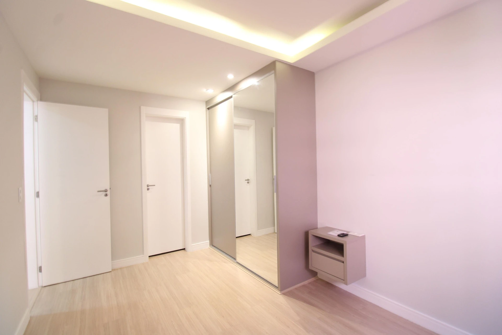 Furnished apartment, 72 m², with a glass-enclosed balcony — photo 33