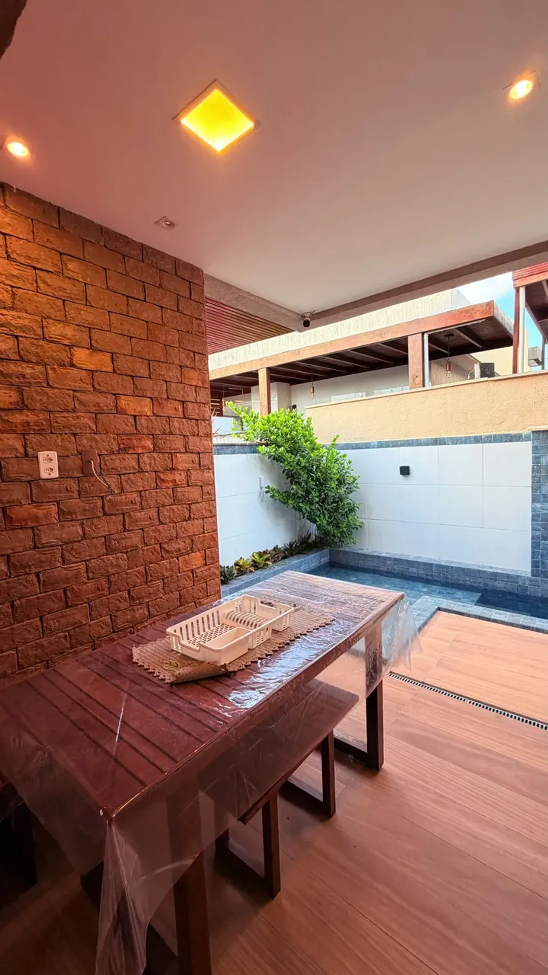 Casa de 4 dormitorios con balcón gourmet en João Pessoa — photo 9