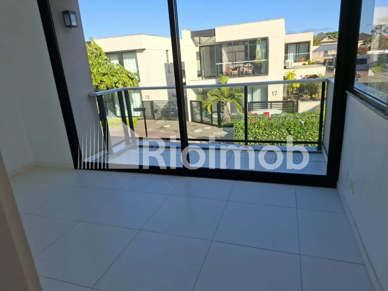 House with 4 bedrooms and 3 bathrooms, balcony grill — photo 6