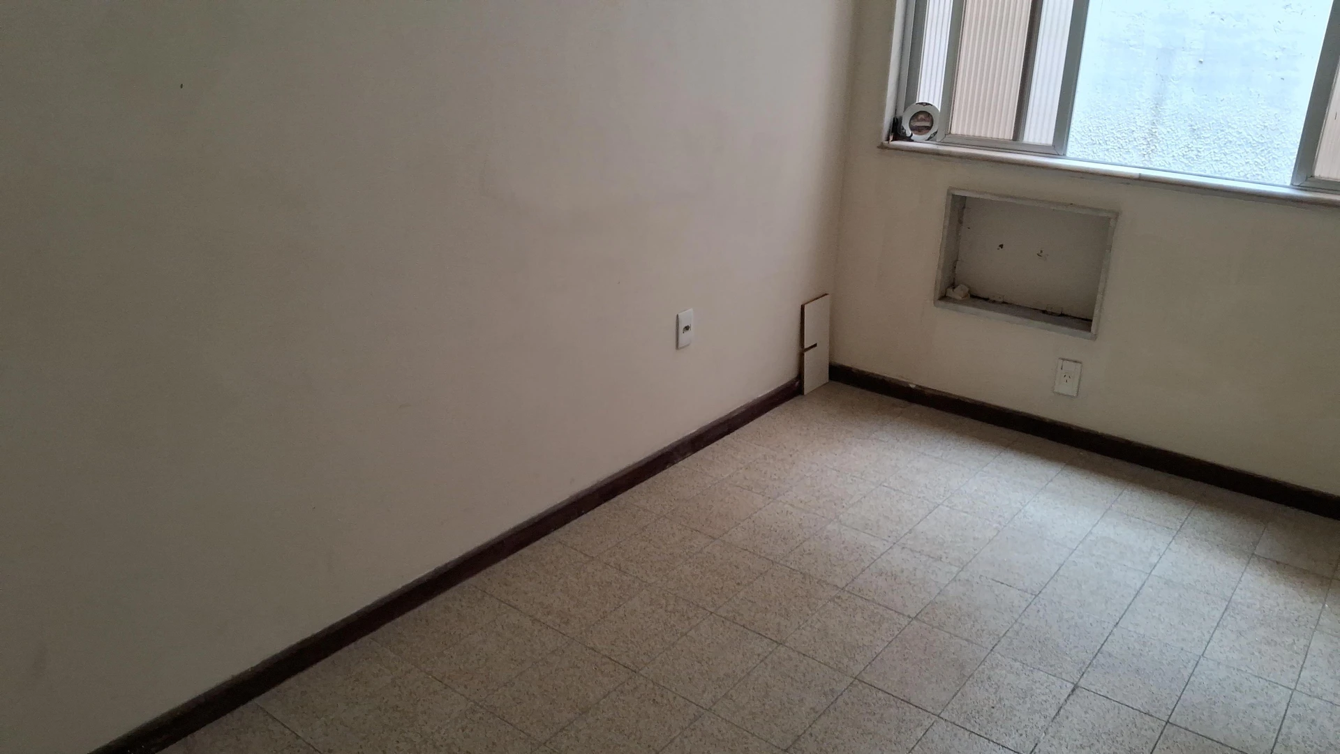 Unfurnished house with 6 bedrooms and private garden — photo 19