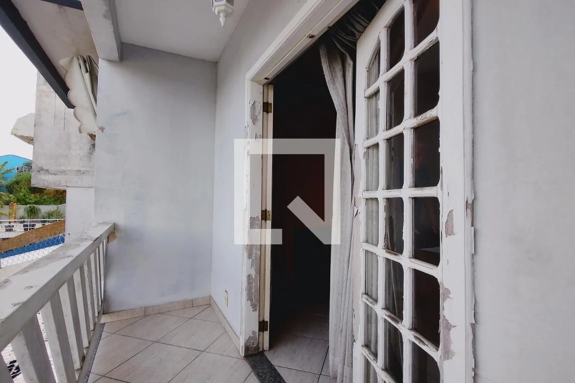 Casa mobiliada com 3 quartos, varanda e 3 banheiros — photo 99